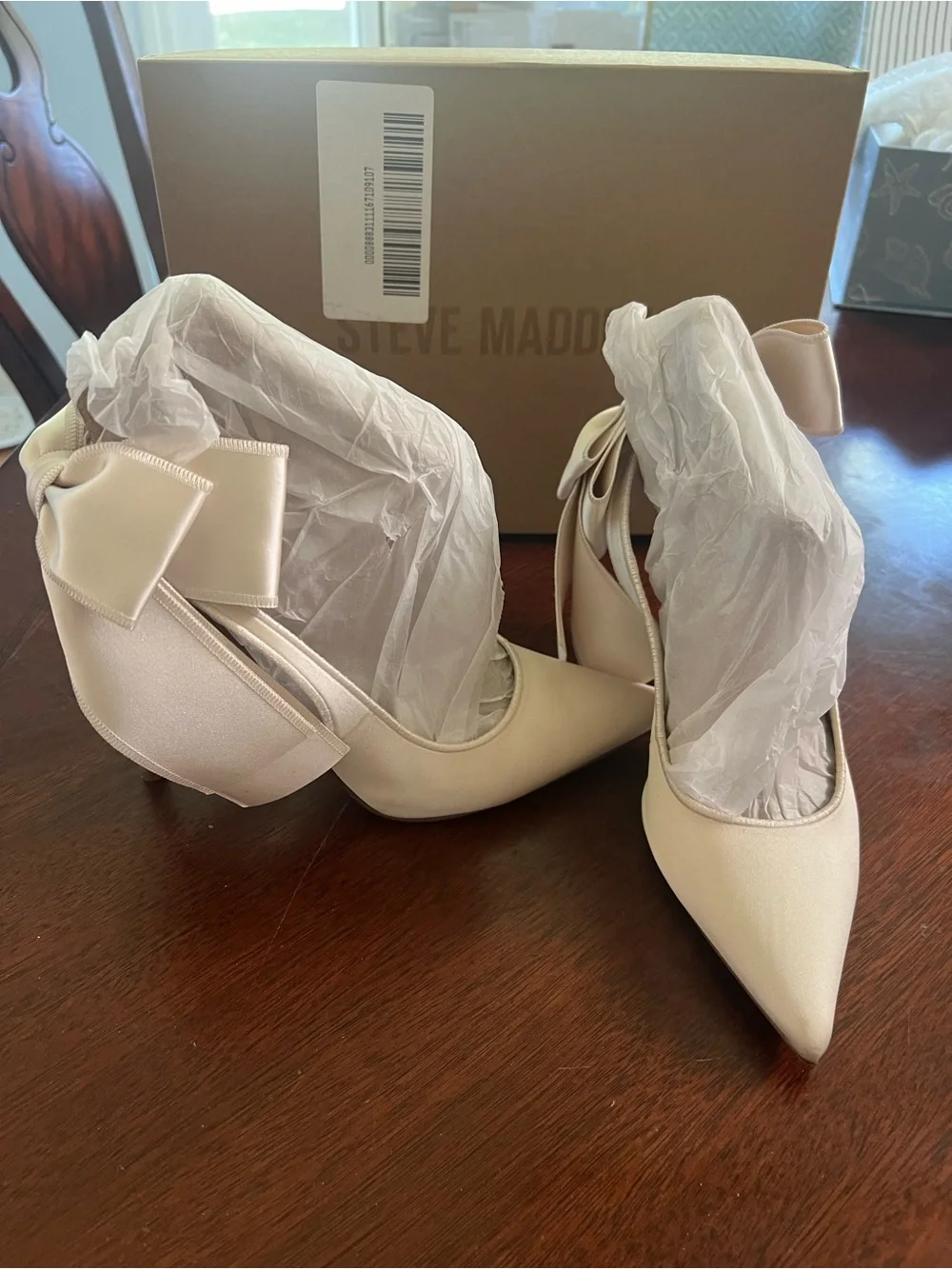 Steve Madden Ivory Teacup Satin Heels Size 6.5